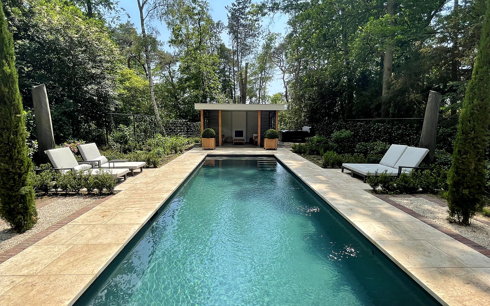 Bouwkundig zwembad van 11 x 3,5 m in Bilthoven, foto 2 van 3