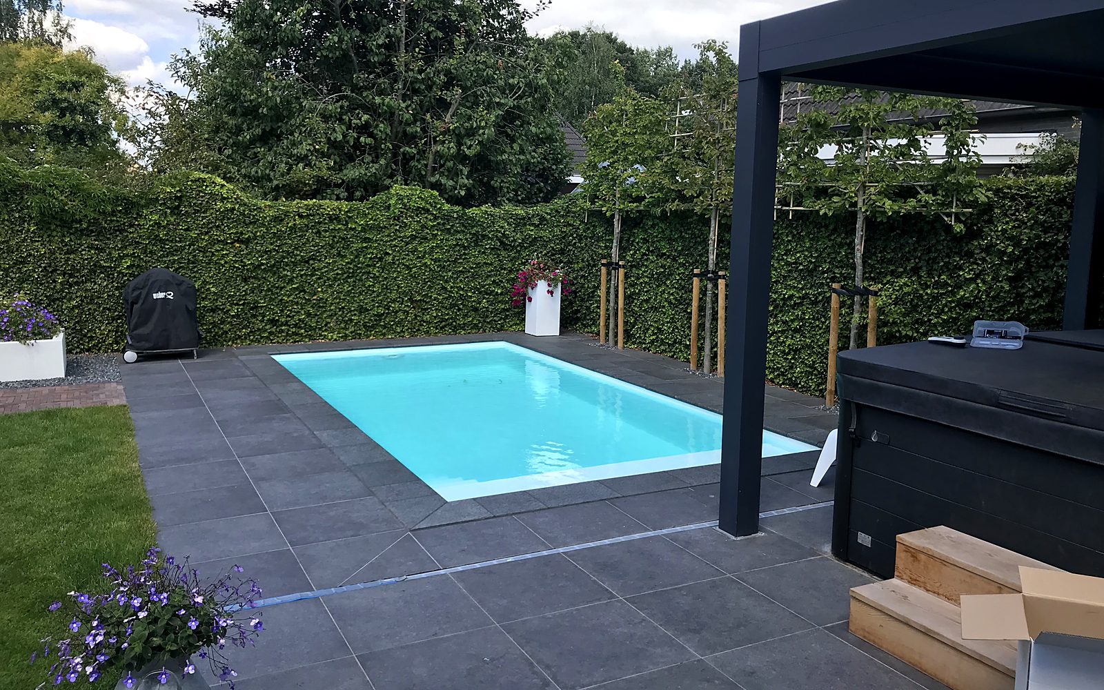 Polystone zwembad van 6 x 3 m in Eindhoven, foto 1 van 2