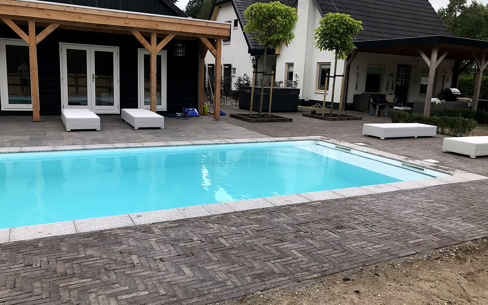 Polystone zwembad van 10 x 4 m in Epe, foto 1 van 3