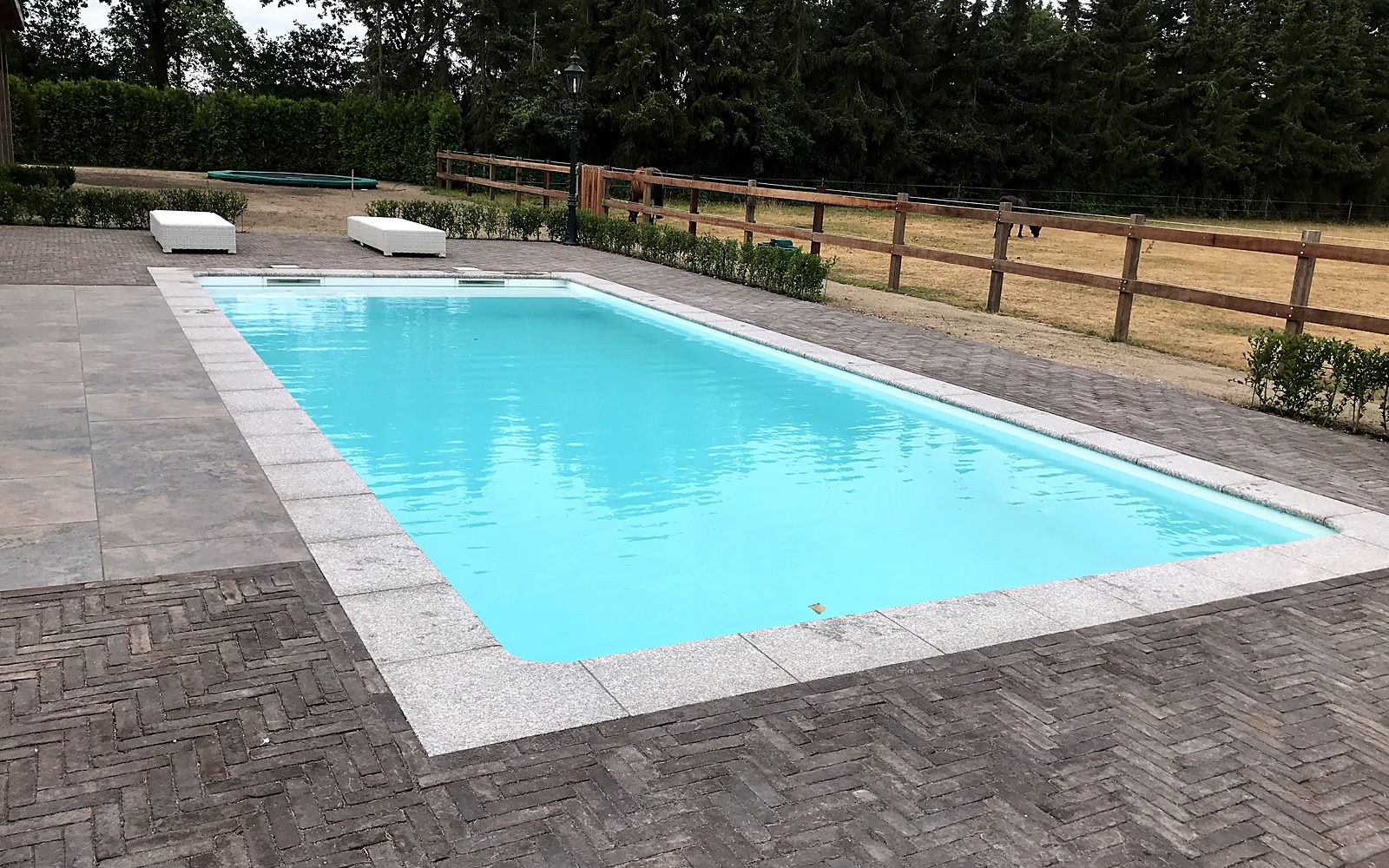 Polystone zwembad van 10 x 4 m in Epe, foto 2 van 3