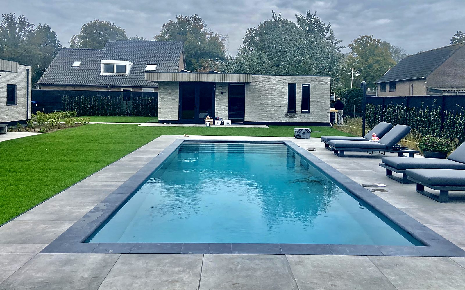 Polystone zwembad van 10 x 4 m in Rosmalen, foto 3 van 3