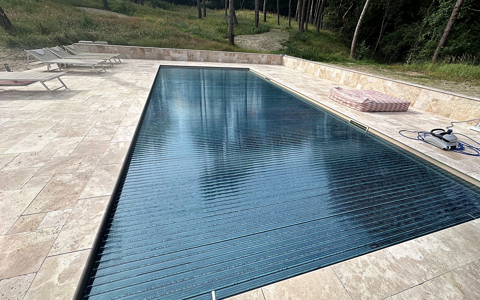 Bouwkundig zwembad van 12 x 4 m in Wassenaar